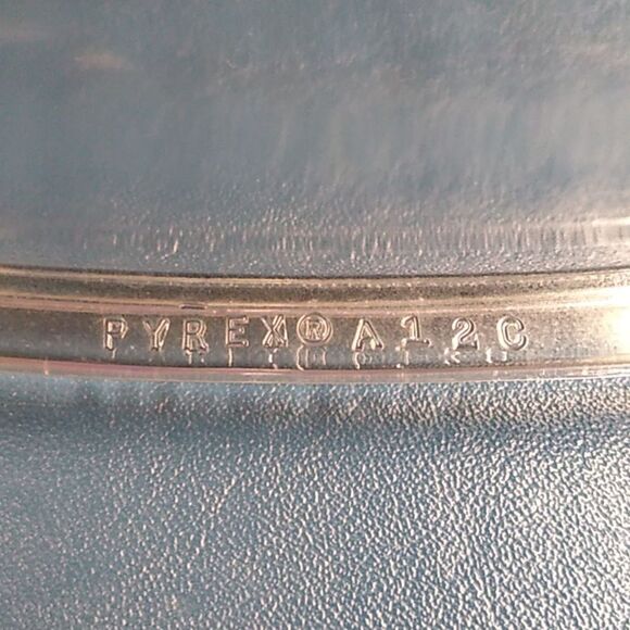 Pyrex A 12 C Clear Glass Domed Square Lid - Picture 2 of 6